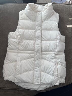 Old Navy White Quilted Sleeveless Puffer Vest